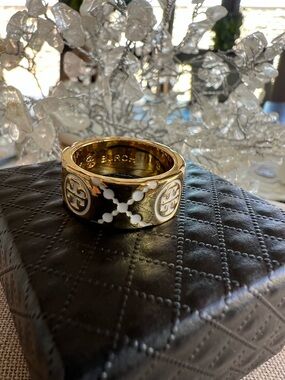 Gold and White Enamel Women's Logo Band Ring Size 8